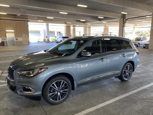 Photo 1 of 4 of 2018 INFINITI QX60 Base